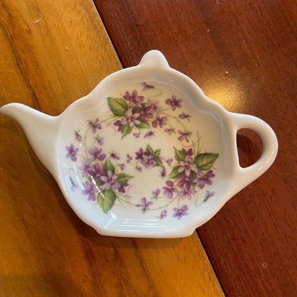 St George Tea Set - Picture 3 of 5